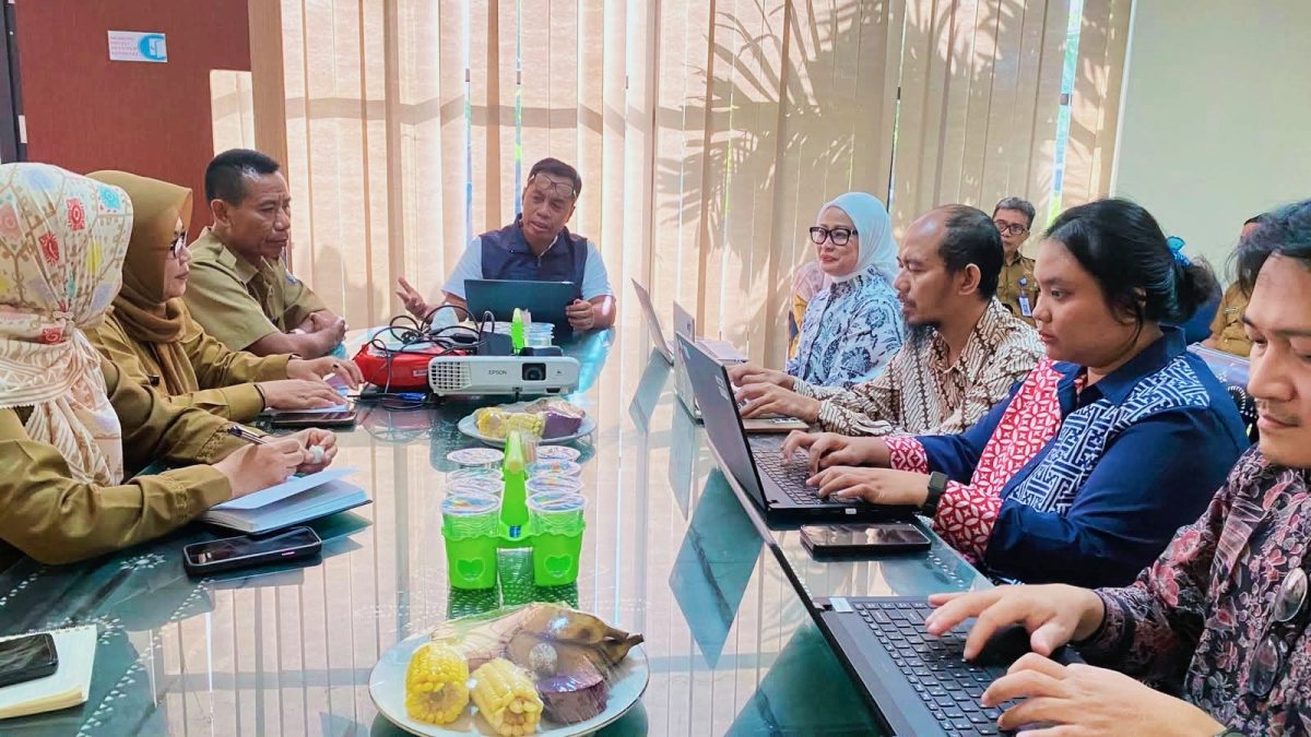 Tim KPK Saat Melakukan Kunjungan dan Pembahasan Tata Kelola Koperasi di sektor pertambangan bersama Diskop UKM Provinsi NTB, Selasa (6/10/2026).