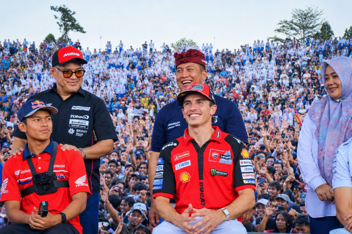 Pembalap MotoGP Marc Marquez Bersama Pembalap Lainnya Mengikuti Energizing Indonesia Riders Parade di Kota Mataram, NTB, Menjelang MotoGP Mandalika 2026.