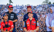 Marc Marquez Sebut Mandalika Seperti Rumah Kedua, Ribuan Warga Sambut Parade MotoGP di Mataram