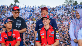 Pembalap MotoGP Marc Marquez Bersama Pembalap Lainnya Mengikuti Energizing Indonesia Riders Parade di Kota Mataram, NTB, Menjelang MotoGP Mandalika 2026.
