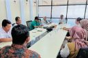 Kepala Disperindag NTB H. Lalu Wiranata Bersama Tim Mematangkan Persiapan Enam Mitra Binaan NTB Yang Akan Mengikuti TEI 2026.