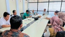 Kepala Disperindag NTB H. Lalu Wiranata Bersama Tim Mematangkan Persiapan Enam Mitra Binaan NTB Yang Akan Mengikuti TEI 2026.