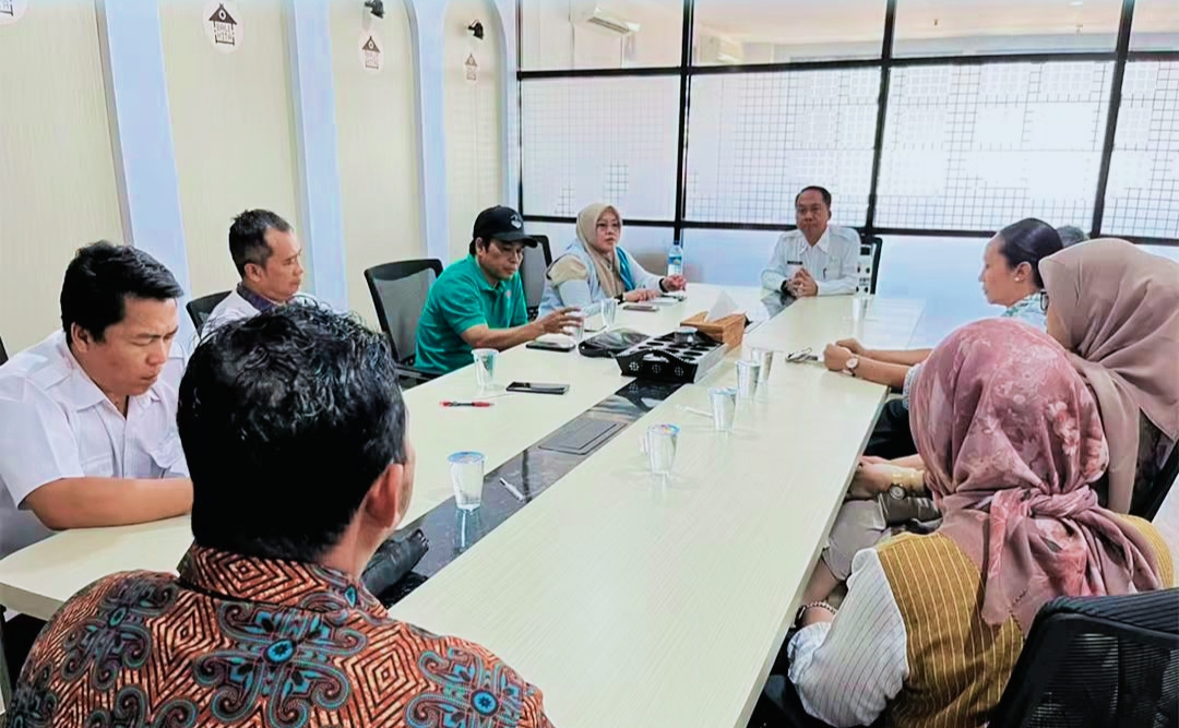 Kepala Disperindag NTB H. Lalu Wiranata Bersama Tim Mematangkan Persiapan Enam Mitra Binaan NTB Yang Akan Mengikuti TEI 2026.
