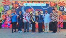 Pelaksana Tugas Direktur Utama ITDC Ahmad Fajar Bersama Gubernur NTB Lalu Muhamad Iqbal Beserta Istri dan Perwakilan Bank BRI dalam Rangkaian Mandalika Street Food Festival Vol. 2 di Bazar Mandalika, Kuta, Lombok Tengah, Jumat (9/10/2026).