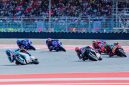 Sejumlah Pebalap Saling Beradu Kecepatan Saat Melintasi Tikungan di Pertamina Mandalika International Circuit, Lombok Tengah, NTB, Dalam Balapan MotoGP Mandalika 2026, Minggu (11/10/2026).