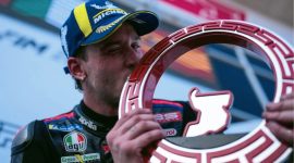 Marco Bezzecchi Merayakan Kemenangan Pada Balapan Utama MotoGP Mandalika 2026.