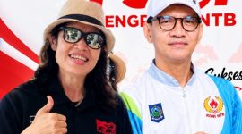 Ketua PSOI NTB Nurbaya Sari menyampaikan ucapan selamat kepada Mohan Roliskana atas terpilihnya sebagai Ketua Umum KONI NTB periode 2026-2030.