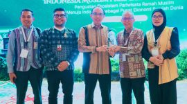 Sekda NTB Abul Chair Menerima Penghargaan Indonesia Muslim Travel Index (IMTI) 2026 Mewakili Gubernur NTB Lalu Muhamad Iqbal di Jakarta, Jumat (16/10/2026).