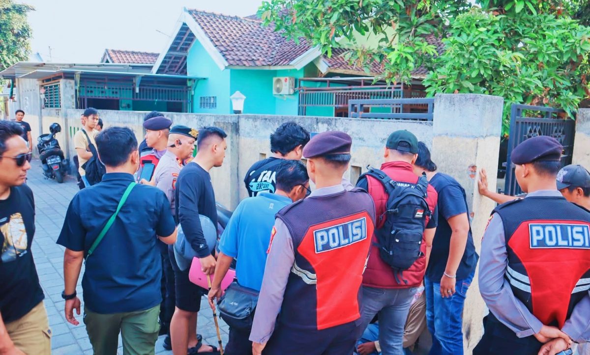 Polresta Mataram Menggelar Operasi Kampung Sarang Narkoba di Lingkungan Karang Bagu, Cakranegara, dan Mengamankan 19 pria Untuk Menjalani Pemeriksaan.