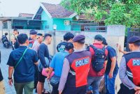 Polresta Mataram Menggelar Operasi Kampung Sarang Narkoba di Lingkungan Karang Bagu, Cakranegara, dan Mengamankan 19 pria Untuk Menjalani Pemeriksaan.