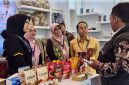 Sate Rembiga Goyang Lidah dan Ayam Taliwang Kemasan Asal NTB Menarik Perhatian Calon Pembeli Dari Jepang dan Papua Nugini Dalam Ajang Trade Expo Indonesia (TEI) 2026 di ICE BSD, Tangerang.