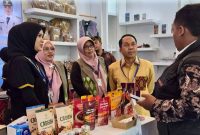 Sate Rembiga Goyang Lidah dan Ayam Taliwang Kemasan Asal NTB Menarik Perhatian Calon Pembeli Dari Jepang dan Papua Nugini Dalam Ajang Trade Expo Indonesia (TEI) 2026 di ICE BSD, Tangerang.