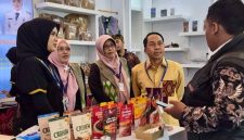 Sate Rembiga Goyang Lidah dan Ayam Taliwang Kemasan Asal NTB Menarik Perhatian Calon Pembeli Dari Jepang dan Papua Nugini Dalam Ajang Trade Expo Indonesia (TEI) 2026 di ICE BSD, Tangerang.
