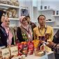Sate Rembiga Goyang Lidah dan Ayam Taliwang Kemasan Asal NTB Menarik Perhatian Calon Pembeli Dari Jepang dan Papua Nugini Dalam Ajang Trade Expo Indonesia (TEI) 2026 di ICE BSD, Tangerang.