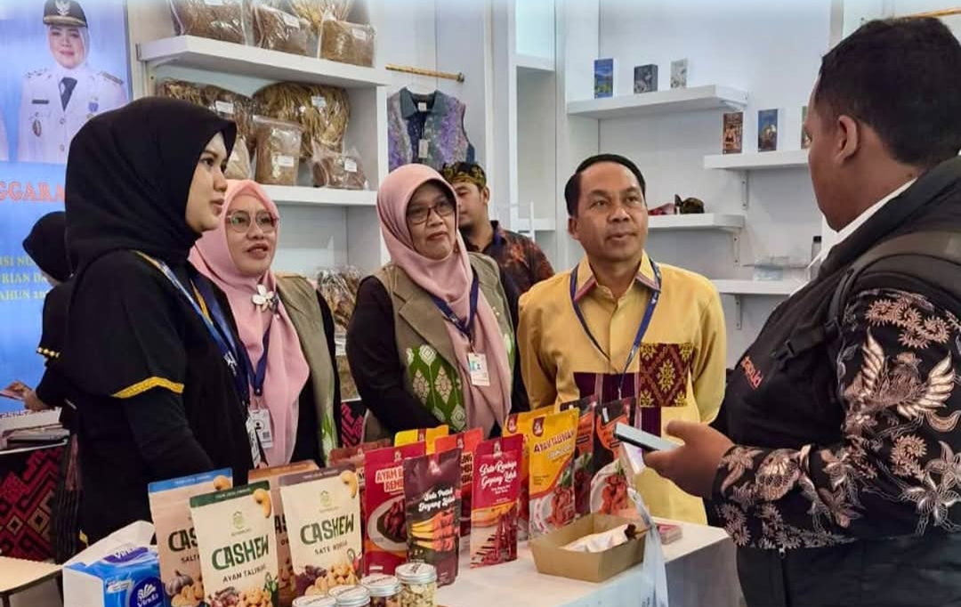 Sate Rembiga Goyang Lidah dan Ayam Taliwang Kemasan Asal NTB Menarik Perhatian Calon Pembeli Dari Jepang dan Papua Nugini Dalam Ajang Trade Expo Indonesia (TEI) 2026 di ICE BSD, Tangerang.