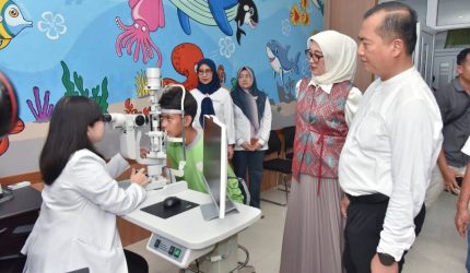 Gubernur NTB Miq Iqbal saat peluncuran Program CERAH dan layanan kesehatan mata ramah anak dan disabilitas di Mataram.