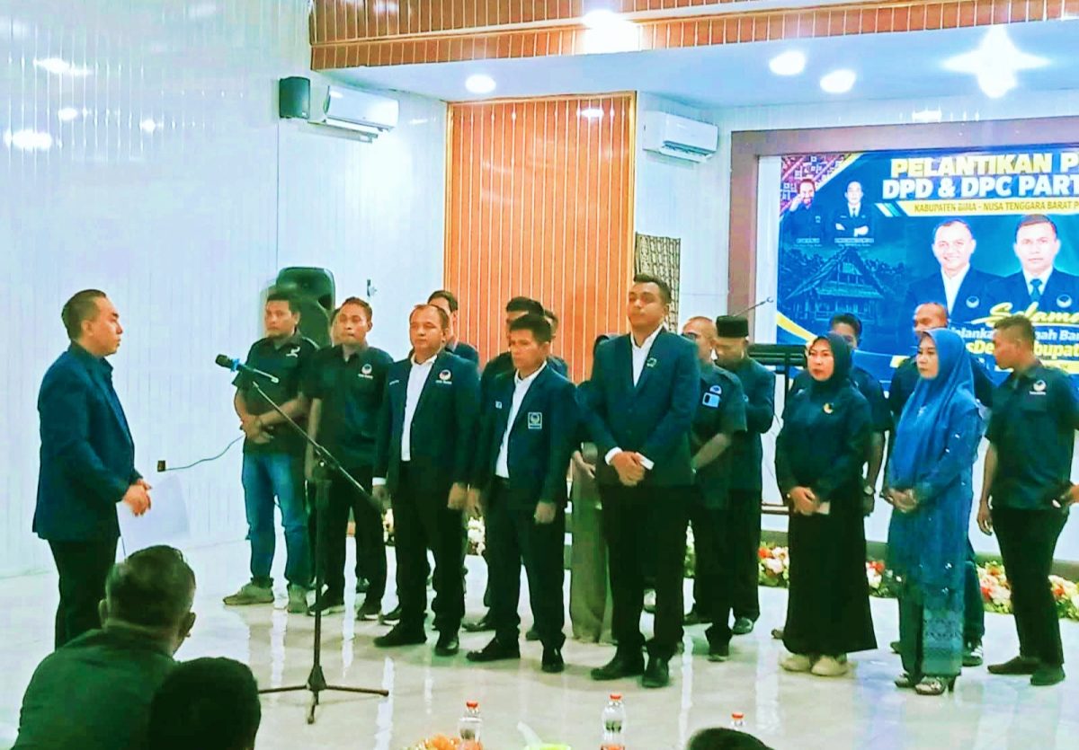 Ketua DPW Partai NasDem NTB, H. Mori Hanafi, Melantik Pengurus DPD dan DPC Partai NasDem Kabupaten Bima di Hotel Mutmainnah, Kota Bima, Senin (19/10/2026).