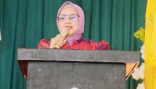 Nadirah Al Habsyi, Anggota DPRD NTB dan Ketua DPW PBB NTB, Membacakan Sambutan Ketua Yayasan Pendidikan Islam Dompu Yang Mengulas Perjalanan YAPIS Dari Gedung Pinjaman Hingga Memiliki Kampus Seluas Kurang Lebih Tiga Hektar di Desa Sorisakolo.