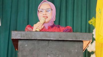 Nadirah Al Habsyi, Anggota DPRD NTB dan Ketua DPW PBB NTB, Membacakan Sambutan Ketua Yayasan Pendidikan Islam Dompu Yang Mengulas Perjalanan YAPIS Dari Gedung Pinjaman Hingga Memiliki Kampus Seluas Kurang Lebih Tiga Hektar di Desa Sorisakolo.