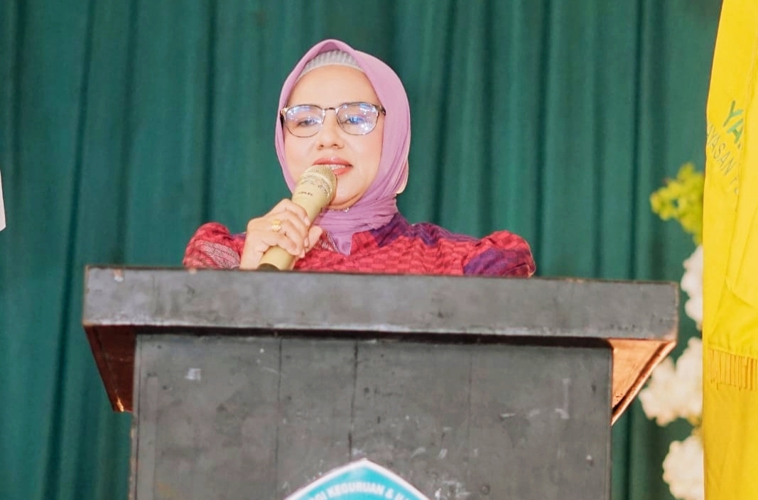 Nadirah Al Habsyi, Anggota DPRD NTB dan Ketua DPW PBB NTB, Membacakan Sambutan Ketua Yayasan Pendidikan Islam Dompu Yang Mengulas Perjalanan YAPIS Dari Gedung Pinjaman Hingga Memiliki Kampus Seluas Kurang Lebih Tiga Hektar di Desa Sorisakolo.
