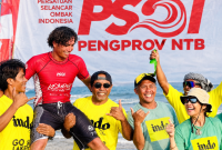 Ketua PSOI NTB Bersama Jajaran Pengurus Mendampingi Atlet PSOI NTB, Bronson Meydi, Yang Meraih Medali Emas Pada Kejurnas Selancar Indonesia di Bali.