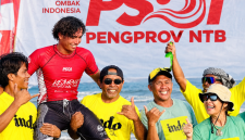 Ketua PSOI NTB Bersama Jajaran Pengurus Mendampingi Atlet PSOI NTB, Bronson Meydi, Yang Meraih Medali Emas Pada Kejurnas Selancar Indonesia di Bali.