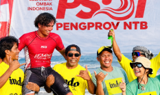 Atlet PSOI NTB Bronson Meydi Sumbang Emas Pertama KONI NTB di Kejurnas Selancar Bali