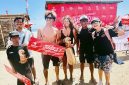 Bronson Meydi, Atlet PSOI NTB, Bersama Ketua PSOI NTB Nurbaya Sari dan Jajaran Pengurus Setelah Meraih Medali Emas di Kejurnas Surfing Indonesia dan Liga Surfing Indonesia di Bali.