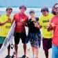 Ketua PSOI NTB Nurbaya Sari Bersama Jajaran Pengurus PSOI NTB dan Atlet Dalam Kegiatan Olahraga Selancar di Bali.