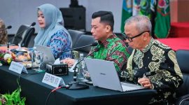 Didepan Adalah Sekretaris Daerah NTB Abul Chair Dalam Rapat Koordinasi Bersama KPK Yang Membahas Penguatan Tata Kelola Pemerintahan dan Penyelamatan Aset Daerah di Mataram, Jumat (23/10/2026).