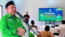 Terlihat Ketua Bawaslu NTB Bersama Ketua DPW PKB NTB, Lalu Hadrian Irfani, Dan Jajaran Pengurus Saat Agenda Konsolidasi Demokrasi di kantor baru DPW PKB NTB, Jalan Merdeka, Pagesangan, Mataram.