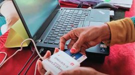 Panitia Pelaksana Melakukan Proses Identifikasi dan Verifikasi Pemilih Menggunakan Sistem E-voting Dalam Pilkades Serentak di 21 Desa Kabupaten Sumbawa Barat (KSB).