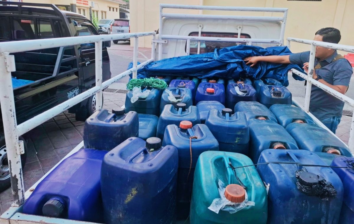 Polda NTB Bersama Jajaran Mengungkap Tujuh Kasus Dugaan Penyalahgunaan BBM Selama 19-25 Oktober 2026. Sebanyak 4.419 Liter Pertalite Diamankan dan Tujuh Orang Ditetapkan Sebagai Tersangka.