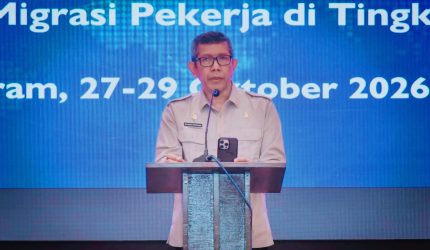 Achmad Syaifudin Rahadhian dalam kegiatan penguatan perlindungan PMI melalui program Desa Migran EMAS di NTB.