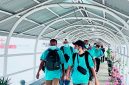 Terlihat Pekerja Migran Indonesia Saat Jalan Berada di Bandara.