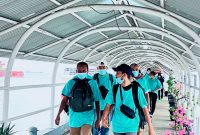 Terlihat Pekerja Migran Indonesia Saat Jalan Berada di Bandara.