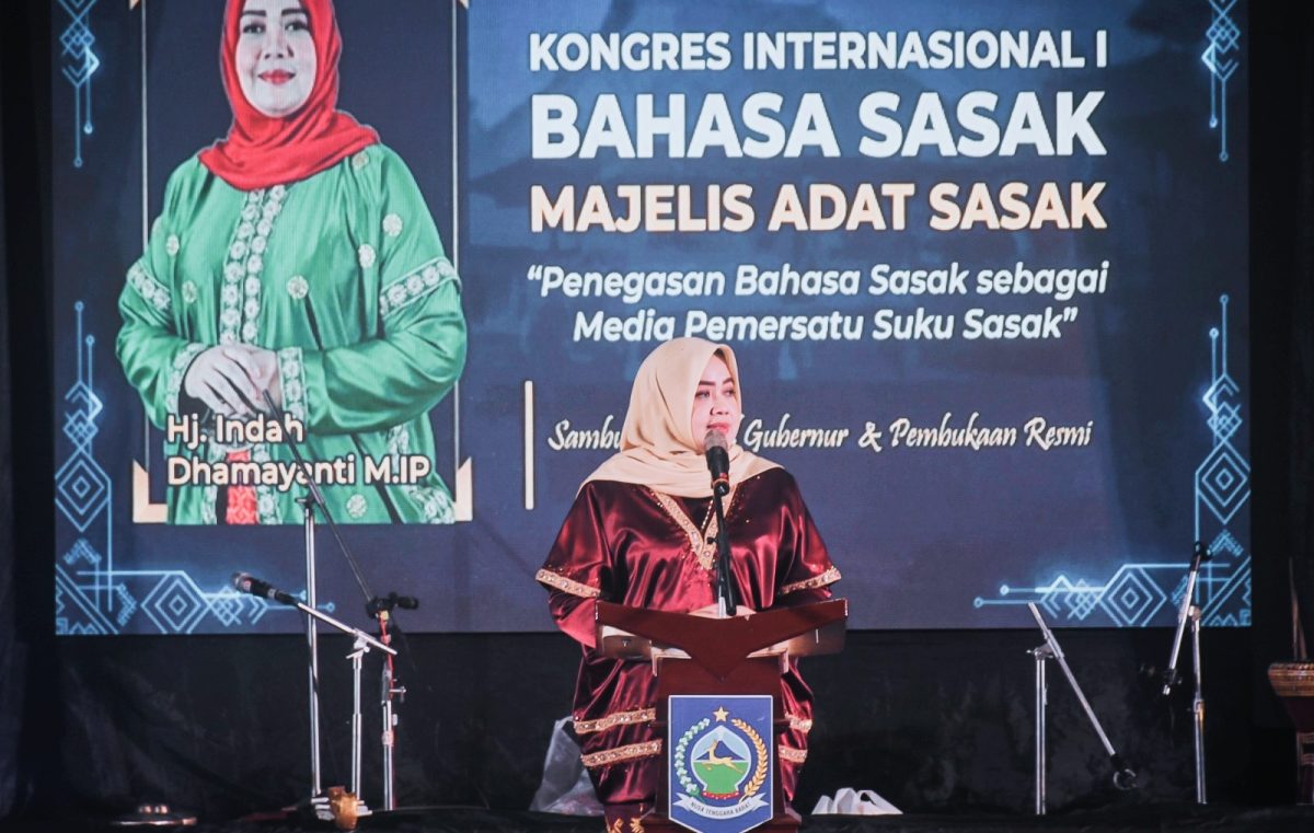 Wakil Gubernur NTB Hj. Indah Dhamayanti Putri Saat Membuka Kongres Internasional I Bahasa Sasak di Aula BPSDM NTB, Mataram, Rabu (28/10/2026).