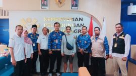 Kabid Penta Disnakertrans NTB H. Isnanto Karyawan Bersama Pihak Terkait Saat Menjemput atau Mendampingi Kepulangan Yanuar Fikri di Bandara Internasional Zainuddin Abdul Madjid (ZAM).