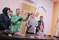 Kapolresta Mataram Kombes Pol. Hendro Purwoko Saat Menyampaikan Pengungkapan Kasus Dugaan Penganiayaan Yang Menewaskan Pelajar Berusia 14 tahun di Jalan Udayana, Kota Mataram.