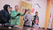 Kapolresta Mataram Kombes Pol. Hendro Purwoko Saat Menyampaikan Pengungkapan Kasus Dugaan Penganiayaan Yang Menewaskan Pelajar Berusia 14 tahun di Jalan Udayana, Kota Mataram.