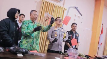 Kapolresta Mataram Kombes Pol. Hendro Purwoko Saat Menyampaikan Pengungkapan Kasus Dugaan Penganiayaan Yang Menewaskan Pelajar Berusia 14 tahun di Jalan Udayana, Kota Mataram.