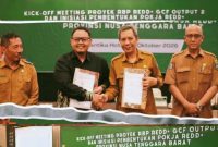 Jajaran Pemerintah dan Pemangku Kepentingan Menghadiri Kick-Off Meeting Implementasi Proyek FOLU RBP GCF di Mataram, NTB, Senin (26/10/2026). Kegiatan Ini Menjadi Bagian Dari Upaya Mendorong Penurunan Emisi, Memperkuat Tata Kelola Hutan, dan Membuka Peluang Pendanaan Karbon.