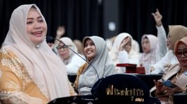 Wakil Gubernur NTB Indah Dhamayanti Putri Atau atau Umi Dinda Saat Membuka Pelatihan Digital Marketing dan Produk Halal Bagi Pelaku UMKM Perempuan Binaan BKOW NTB di Mataram.