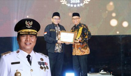 Sekda NTB Abul Chair mewakili Gubernur Lalu Muhamad Iqbal menerima penghargaan BAZNAS 2026.