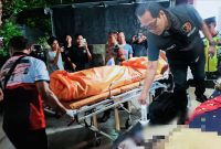 Polisi Melakukan Penanganan Awal Terkait Seorang Pria Berusia 76 tahun asal Dompu Yang Meninggal di Rumah Kontrakan di Kawasan Perumahan Regency, Kota Mataram.